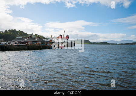 Vista sulla Baia di Oban e il South Pier Oban Argyll and Bute Scozia Scotland Foto Stock