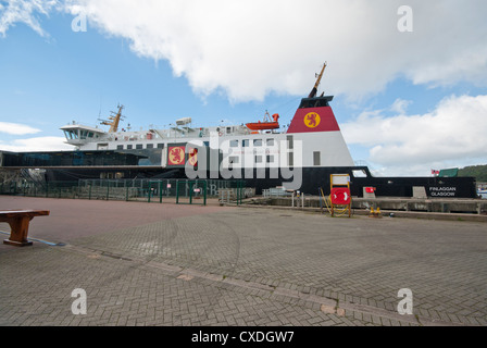 Il Caledonian Macbrain Traghetto per trasporto auto e passeggeri Finlaggan Glasgow ancorata a Oban Argyll and Bute Scozia Scotland Foto Stock