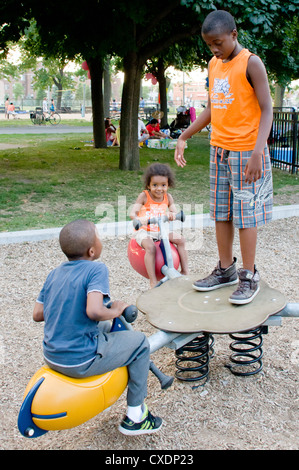 Jarry a parco pubblico è molto popolare con i nuovi immigrati di Montreal, in Quebec, Canada Foto Stock