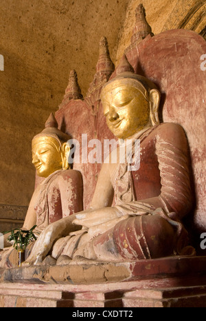 Seduto Buddha, Dhammayangyi Pahto, Bagan (pagano), Myanmar (Birmania), Asia Foto Stock