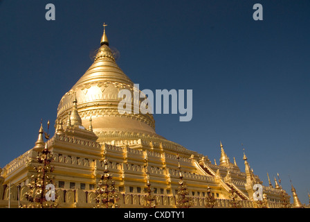 Shwezigon Paya, Bagan (pagano), Myanmar (Birmania), Asia Foto Stock