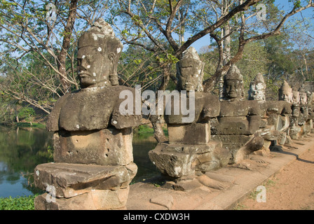 Porta Sud, Angkor Thom, il Parco Archeologico di Angkor, Sito Patrimonio Mondiale dell'UNESCO, Siem Reap, Cambogia, Indocina, sud-est asiatico Foto Stock