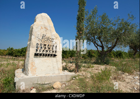 Segno in ingresso al Domaine Grange Blanche caveau e vigneti a Rasteau nella Cotes du Rhone, Francia meridionale Foto Stock