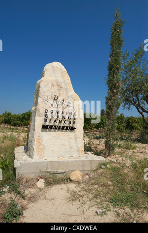 Segno in ingresso al Domaine Grange Blanche caveau e vigneti a Rasteau nella Cotes du Rhone, Francia meridionale Foto Stock