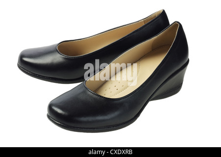 Donna nero scarpe di cuoio su sfondo bianco Foto Stock