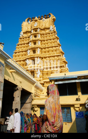 Pellegrino, Sri Chamundeswari tempio Chamundi Hill, Mysore, Karnataka, India, Asia Foto Stock