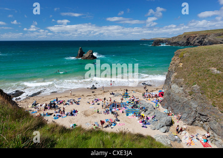 Piccola spiaggia su North Cornwall coast, Porthcothan, vicino a Newquay, Cornwall, Inghilterra Foto Stock