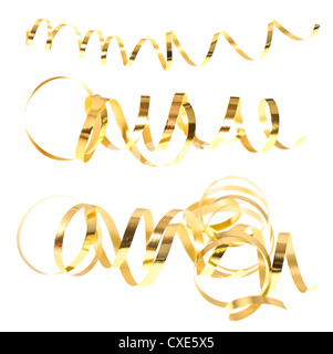 Golden serpentina streamers isolati su sfondo bianco Foto Stock