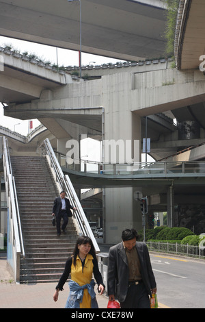 Shanghai, un groviglio di strade alta intersezione Foto Stock