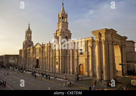 Cattedrale di Arequipa, Plaza de Armas, Arequipa, Perù, Sud America Foto Stock