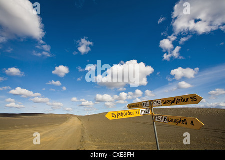 Indicazioni stradali sul percorso Sprengisandur, Islanda Foto Stock