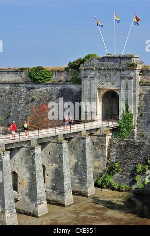 Il cancello di ingresso Porte Royale della cittadella presso Le Château-d'Oléron sull'isola Ile d'oléron Charente Maritime, Francia Foto Stock