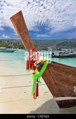 Longtail Boat decorate con seta Foto Stock