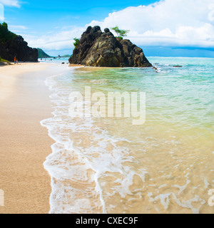 Bella acqua chiara a Kuta Beach, Kuta Lombok, Sud Lombok, Indonesia, Asia sud-orientale, Asia Foto Stock