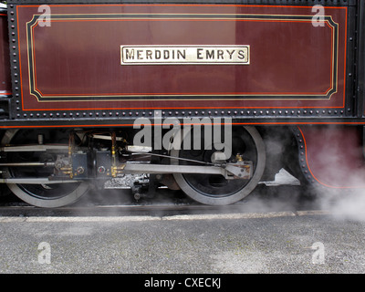 Abbigliamento per il running di 'Merddin Emrys' locomotiva a vapore sul Blaenau Ffestiniog railway, Gwynedd, Galles Foto Stock