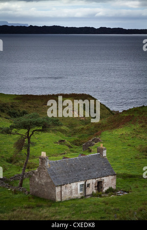 Derelicht, abbandonato croft sulla sponda interna del suono, Applecross penisola, Wester Ross, Riva del suono interno Foto Stock