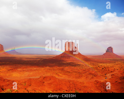 L'arcobaleno di monumenti Valley Navajo Foto Stock