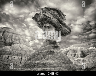 Roccia di bilanciamento. Parco nazionale Badlands. Dakota del Sud Foto Stock