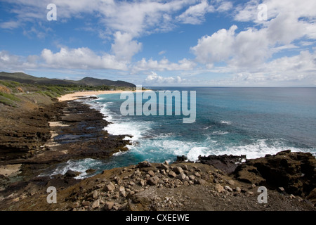 Vista da Halona verso Sandy Beach Park sulla costa meridionale di Oahu, Hawaii. Foto Stock