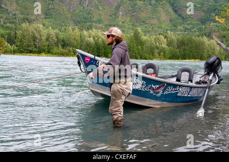 Il Kenai River offre una grande pesca per rainbow e il dolly varden trota, salmerino alpino e il Salmone Sockeye nel bellissimo ambiente Foto Stock