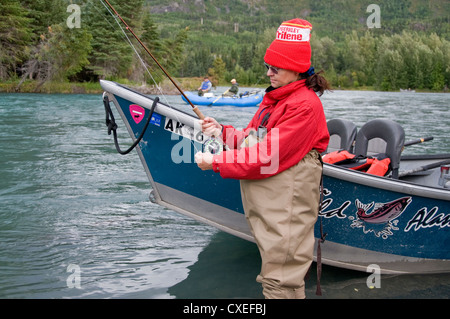 Il Kenai River offre una grande pesca per rainbow e il dolly varden trota, salmerino alpino e il Salmone Sockeye nel bellissimo ambiente Foto Stock