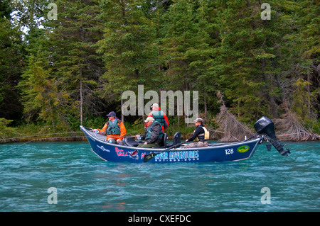 Il Kenai River offre una grande pesca per rainbow e il dolly varden trota, salmerino alpino e il Salmone Sockeye nel bellissimo ambiente Foto Stock