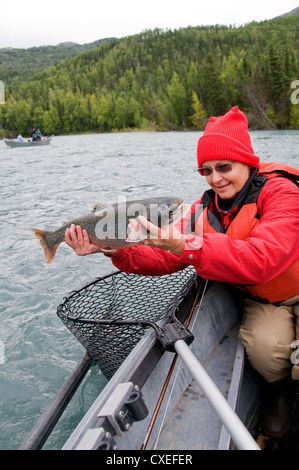 Il Kenai River offre una grande pesca per rainbow e il dolly varden trota, salmerino alpino e il Salmone Sockeye nel bellissimo ambiente Foto Stock