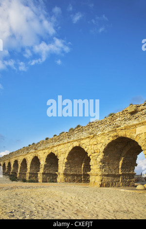 L acquedotto di epoca romana a costa Foto Stock