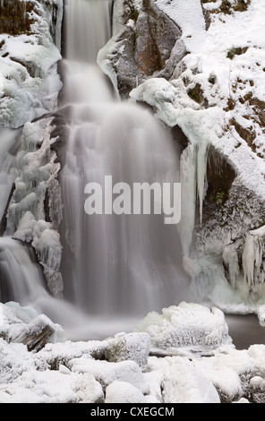 Triberger cascata in inverno, Foresta Nera, Germania Foto Stock