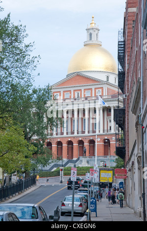 Park Street a Boston con il Massachusetts State House in background. Foto Stock