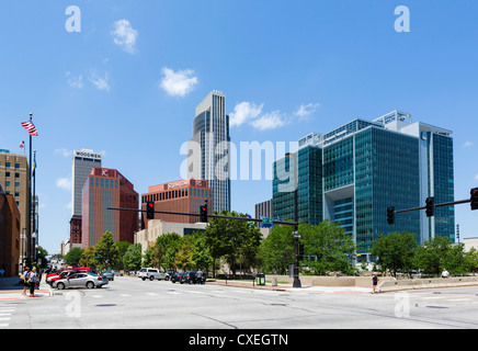 Lo skyline della città dal XIII e strade Farnam, Omaha, Nebraska, STATI UNITI D'AMERICA Foto Stock