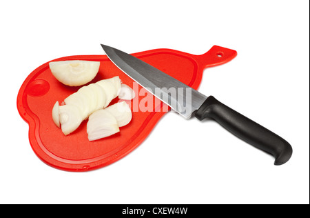 La cipolla e il coltello sul tagliere Foto Stock