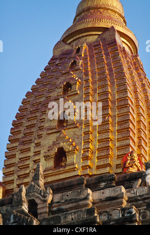 52 metro alto Ananda Paya o il tempio fu costruito dal re Kyanzittha intorno al 1100 - BAGAN MYANMAR Foto Stock