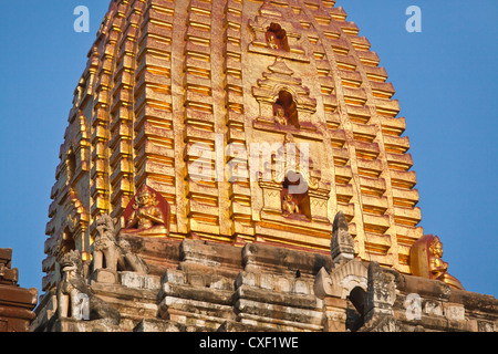 52 metro alto Ananda Paya o il tempio fu costruito dal re Kyanzittha intorno al 1100 - BAGAN MYANMAR Foto Stock