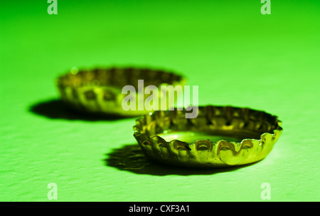 due tappi di birra Foto Stock
