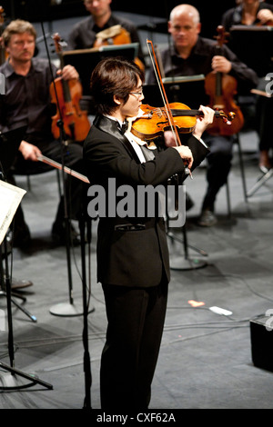 Wang Xiao (Cina) e la Magyar Radio Orchestra Sinfonica di esibirsi in concerto a MUPA il 14 settembre 2012 a Budapest Foto Stock