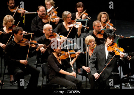 Wang Xiao (Cina) e la Magyar Radio Orchestra Sinfonica di esibirsi in concerto a MUPA il 14 settembre 2012 a Budapest Foto Stock