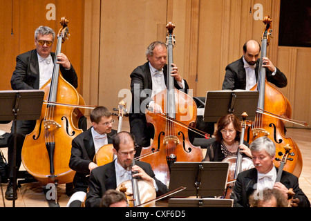 Magyar Radio Orchestra Sinfonica di esibirsi in concerto a MUPA il 14 settembre 2012 a Budapest, Ungheria. Conduttore: Andras Ligeti Foto Stock