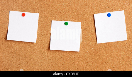 Nota adesiva appeso sulla bacheca Foto Stock