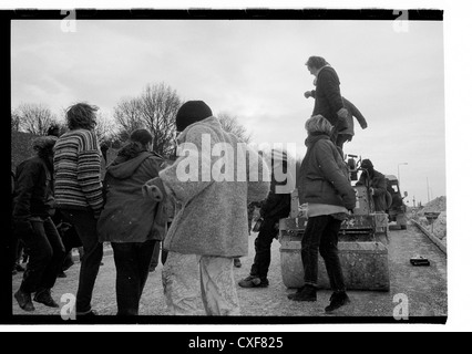 Arresto di manifestanti macchine movimento terra . M3 estensione Winchester. Twyford verso il basso Foto Stock