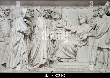 Mechelen (Malines), Belgio. Onze-Lieve-Vrouw-Over-de-Dijlekerk / Chiesa di Nostra Signora sulla Dijle. Cristo: processo davanti a Pilato Foto Stock