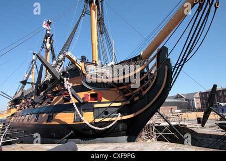 HMS Victory sottoposti a lavori di ristrutturazione avviso n Polena e montanti superiori e armamento rimosso Foto Stock