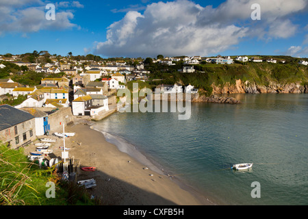 Gorran Haven; villaggio e la spiaggia; Cornovaglia; Regno Unito; dalla scogliera Foto Stock