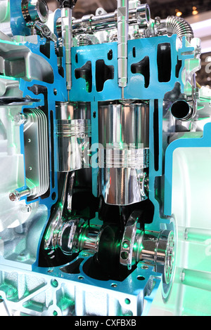 Taglio laterale di una quattro tempi motore automobilistico Foto Stock