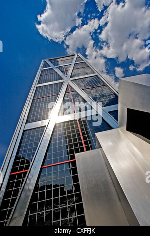 Torri kio Plaza Castilla a Madrid Spagna Torres Kio o Puerta de Europa en la plaza castilla de Madrid España Foto Stock