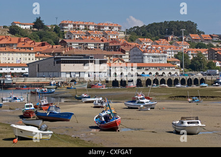 San Vicente de la Barquera Cantabria Spagna San Vicente de la Barquera cantabria españa Foto Stock