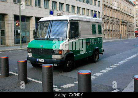 Il tedesco Polizei Van a Berlino Foto Stock