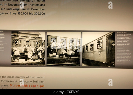 Mostra all interno del memoriale ebreo Centre di Berlino Germania Foto Stock