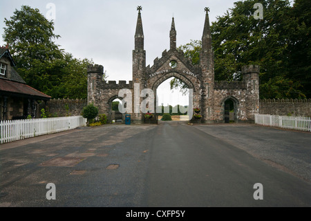 L'ingresso al Castello di Taymouth Kenmore Perth and Kinross in Scozia Foto Stock