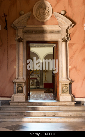 Il Duomo di Sorrento. Cattedrale dei Santi Filippo e Giacomo. Interno. Foto Stock